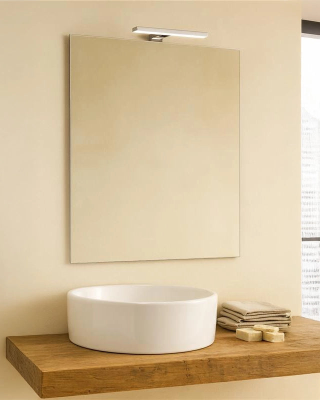Specchio 90x60 reversibile con lampada slim in naturale accesa in ambiente, design e diffusione della luce - Exagonshop