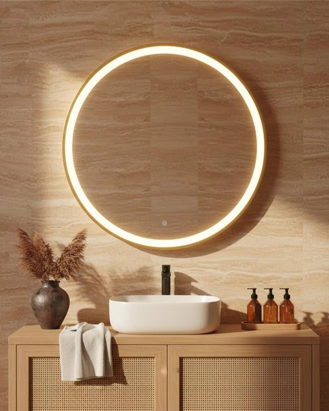 Specchio tondo 80 cm oro spazzolato antiappanamento e on off accesa in ambiente, design e diffusione della luce - Exagonshop