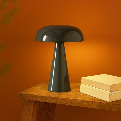 &Tradition Como SC53 Lampada ricaricabile stone blue accesa in ambiente, design e diffusione della luce