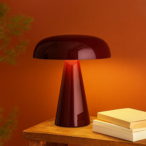 &Tradition Como SC53 Lampada fungo ricaricabile red brown Rosso accesa in ambiente, design e diffusione della luce