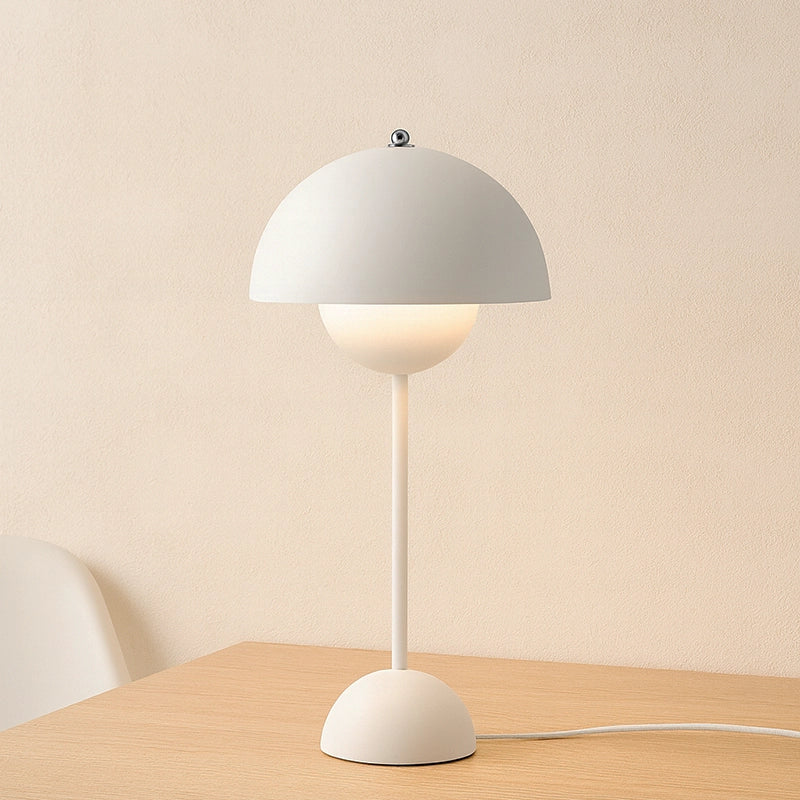 &Tradition Flowerpot VP3 Lampada ricaricabile da interno accesa in ambiente, design e diffusione della luce