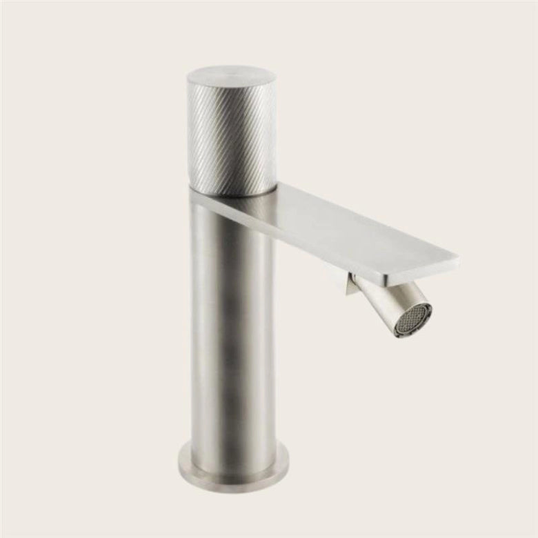 Treemme 3.6 miscelatore bidet con manopola zigrinata inox Acciaio in acciaio inox e satinato, vista frontale della...