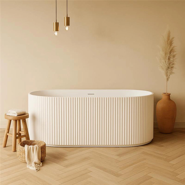 Vasca 170x80 Jeorgia freestanding in acrilico cannettato in lucido visto dall'alto con superficie e piletta di scarico...