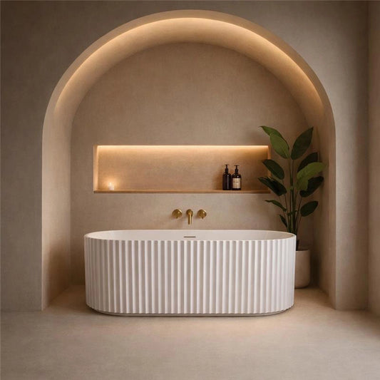 Vasca 170x80 Jeorgia freestanding in acrilico cannettato in opaco visto dall'alto con superficie e piletta di scarico...