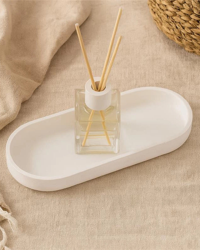 Vassoio portaoggetti portasapone in poliresina bianco Marika montato a parete, vista del design e della finitura - Exagonshop