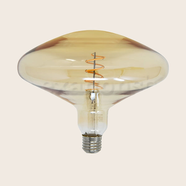 Vintage lampadina amber E27 luce calda 340 lumen 2700k accesa in ambiente, design e diffusione della luce - Exagonshop