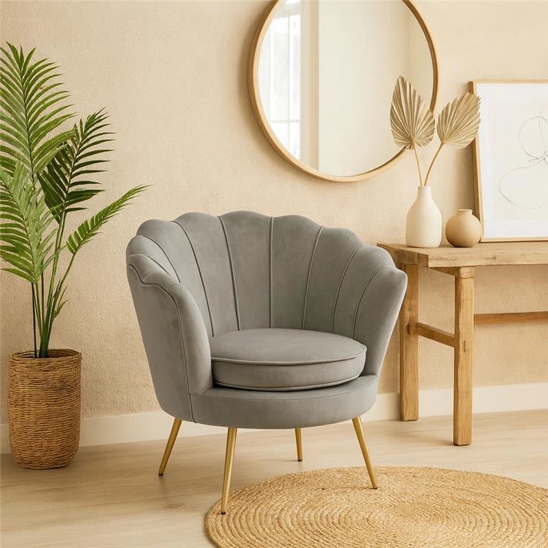 Water Lily Poltrona design grigio con gambe acciaio ambientato in spazio living con arredi coordinati - Exagonshop
