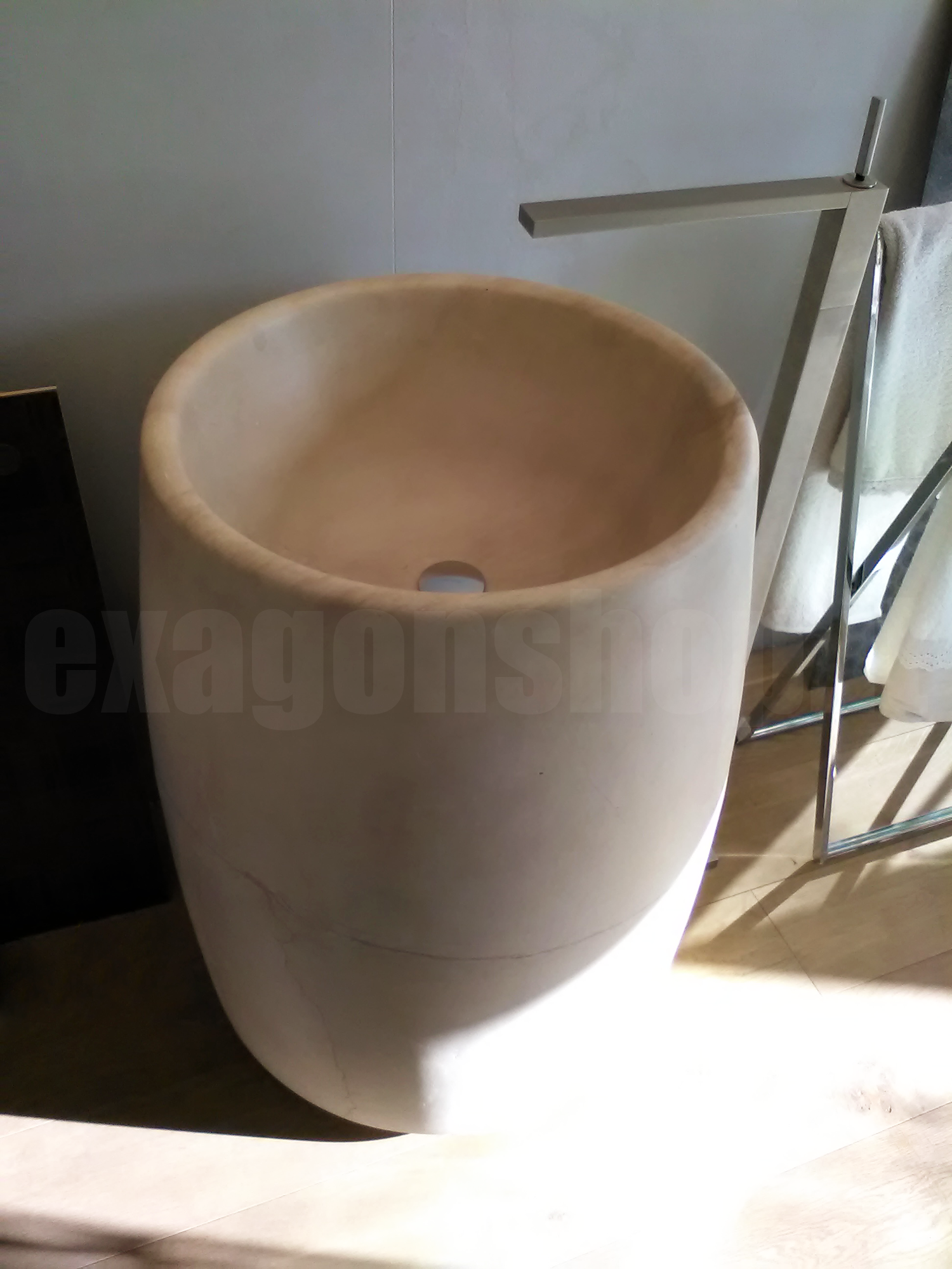 Antonio Lupi Barrel S Lavabo 65 cm freestanding In Pietra, vista frontale su sfondo bianco - Antonio Lupi Design