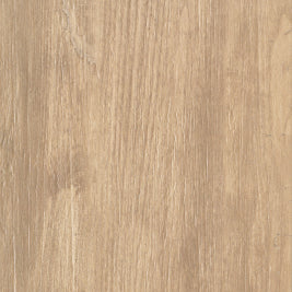 Pavimento rivestimento 20x120 da esterno grip effetto legno posata in ambiente arredato, dettaglio della venatura