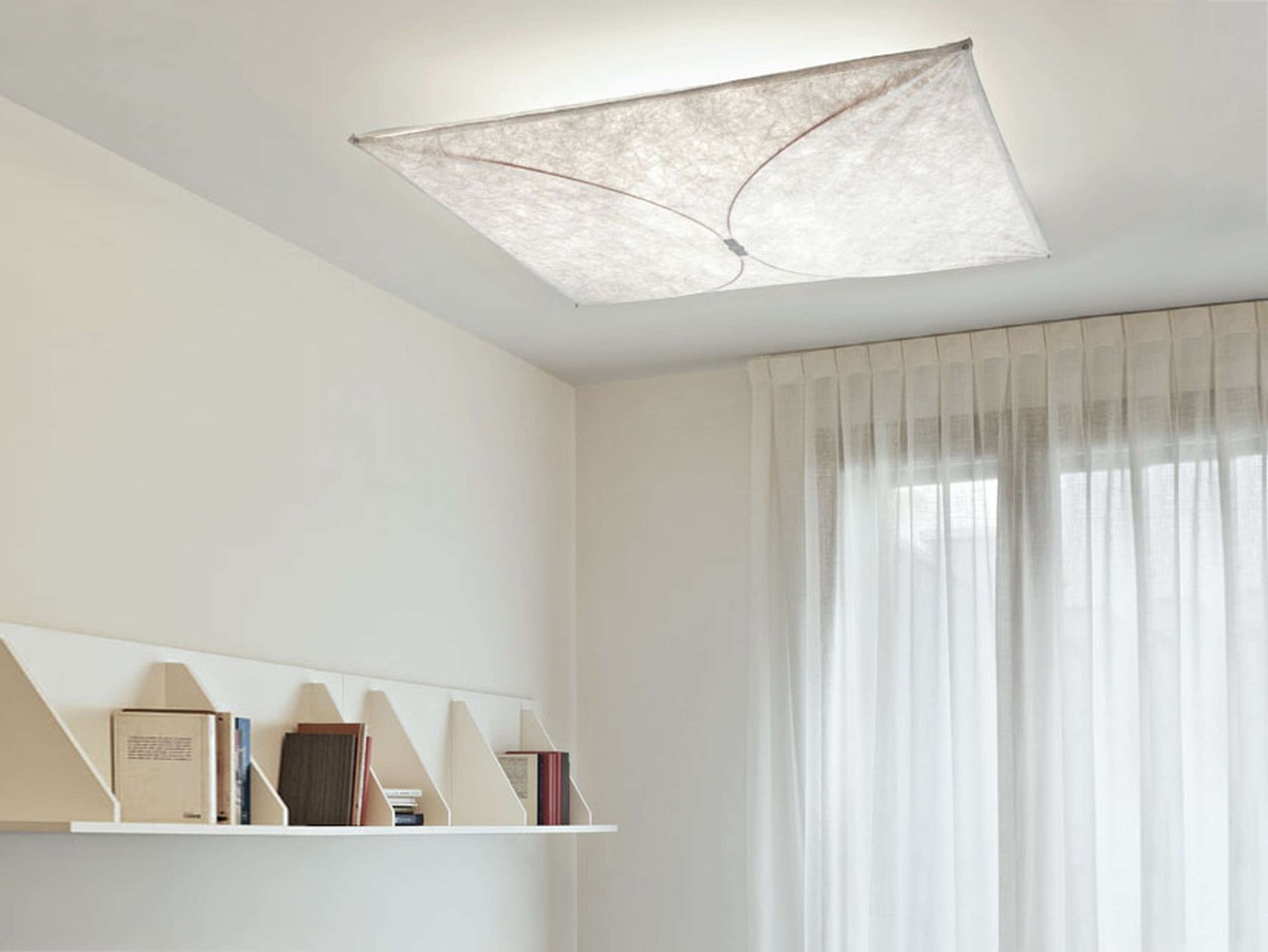 Flos Ariette 1 Lampada 80 cm da soffitto o parete in tessuto spenta, dettaglio del corpo lampada e dei materiali