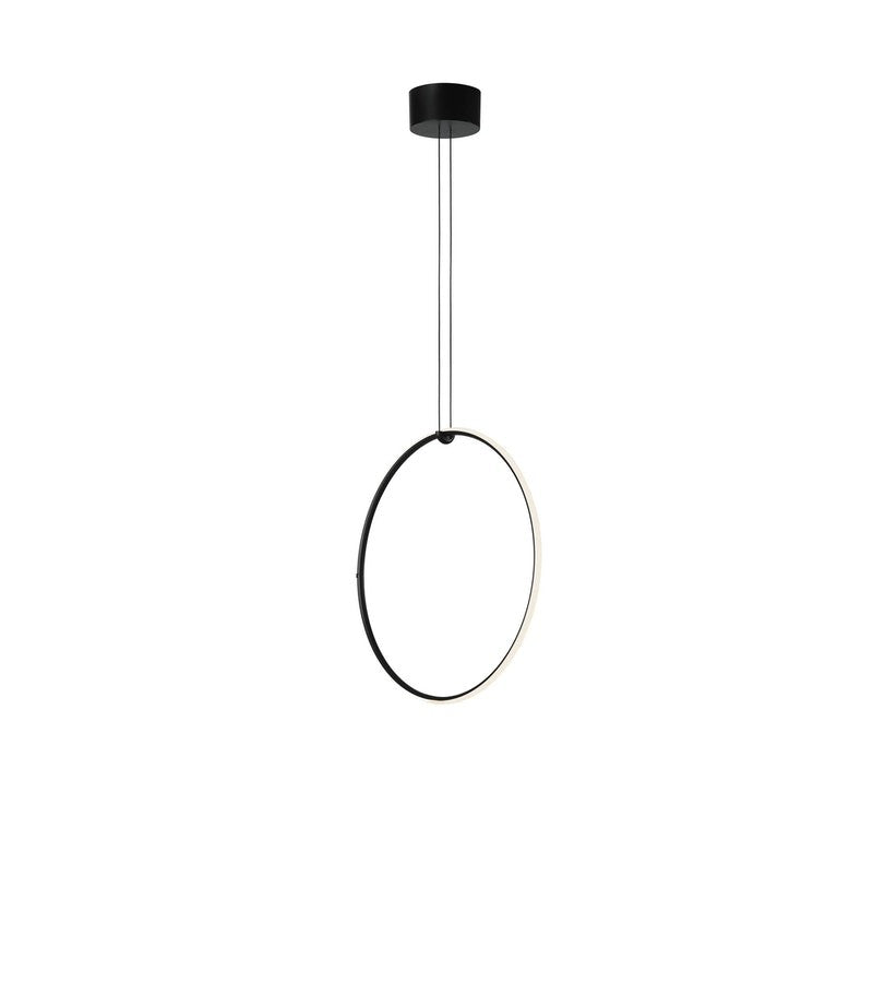 Flos Arrangements Round Medium Lampada a Sospensione Nero in alluminio e opaco accesa in ambiente, design e diffusione...