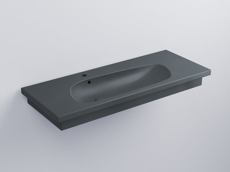 Cielo Enjoy Lavabo 120x48 Sospeso O Da Appoggio Con Piletta in ceramica ambientato su piano bagno con accessori