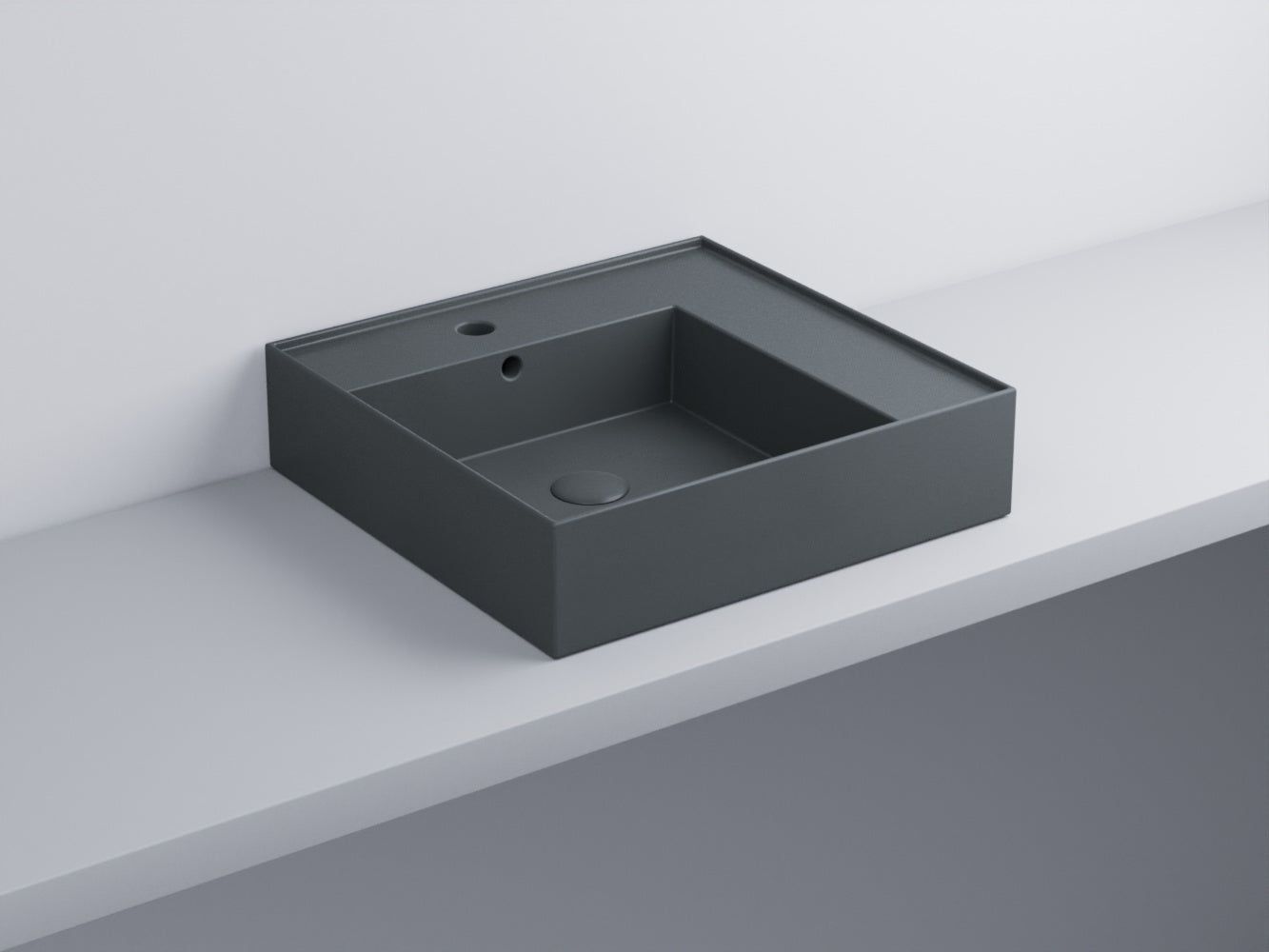 Cielo Enjoy Lavabo 50x48 Sospeso O Da Appoggio Rettangolare in ceramica ambientato su piano bagno con accessori