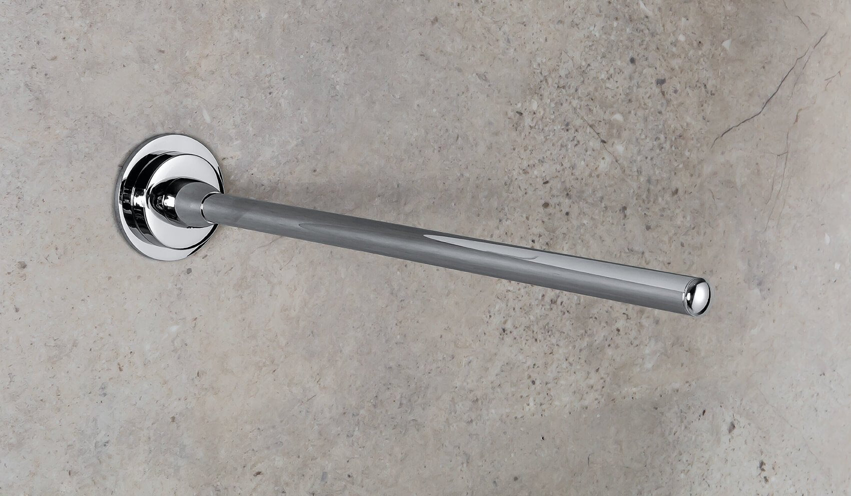 Colombo Basic asta portasciugamani 33 cm fissa cromo, dettaglio ravvicinato del materiale e dell'aggancio - Colombo Design