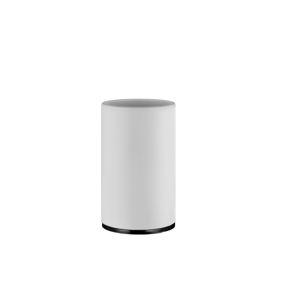 Bicchere portaspazzolini da appoggio bianco finiture black Nero Bianco montato a parete, vista del design e della finitura