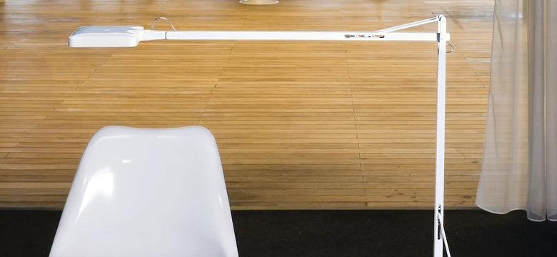 Flos Kelvin LED Lampada scrivania con supporto e Cavo spenta, dettaglio del corpo lampada e dei materiali