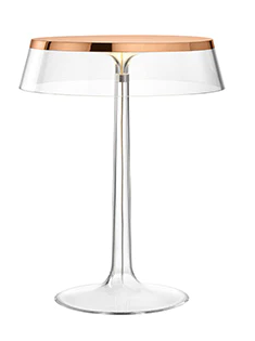 Flos Bon Jour Lampada Da Tavolo rame con corona trasparente accesa in ambiente, design e diffusione della luce