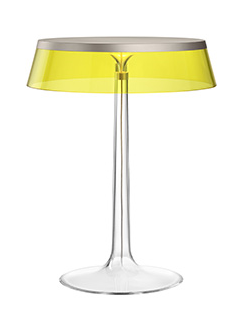 Flos Bon Jour Lampada Da Tavolo cromo opaco con corona Giallo accesa in ambiente, design e diffusione della luce