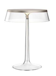 Flos Bon Jour Lampada Da Tavolo cromo opaco con corona accesa in ambiente, design e diffusione della luce