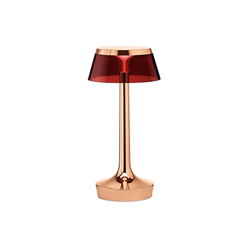 FLOS Bon Jour Unplugged Lampada da tavolo Ricaricabile rame accesa in ambiente, design e diffusione della luce