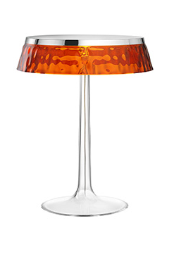 Flos Bon Jour Lampada Da Tavolo cromo con corona ambra Arancio in naturale accesa in ambiente, design e diffusione della luce