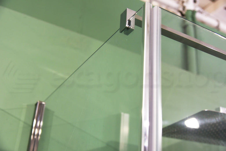 Novellini Young G+F Box doccia 90x70 battente vetro 6 mm H Cromo Lucido installato in bagno moderno con ante in vetro...