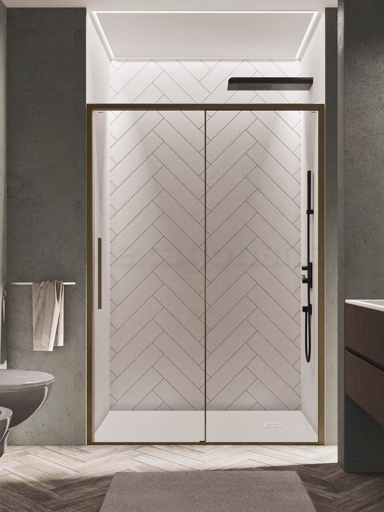 Box doccia a nicchia 137-141 cm scorrevole trasparente Oro installato in bagno moderno con ante in vetro temperato