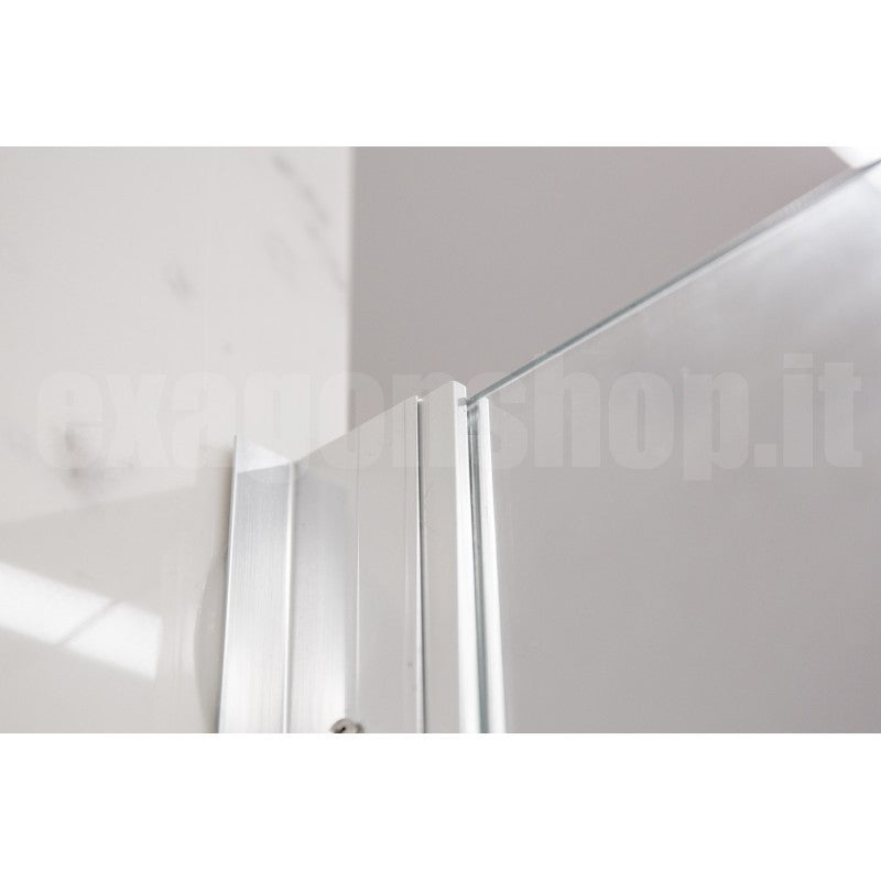 Novellini Elyane Sf Box Doccia angolare 80x80 a soffietto Cromato installato in bagno moderno con ante in vetro temperato