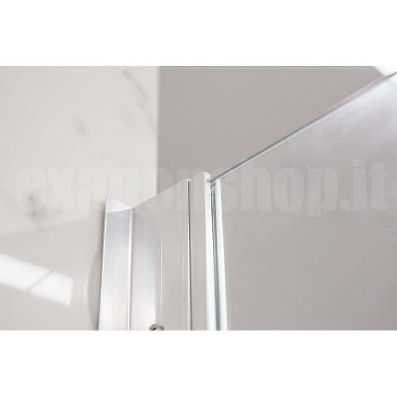 Novellini Elyane Sf Box Doccia angolare 80x80 a soffietto Cromato installato in bagno moderno con ante in vetro temperato
