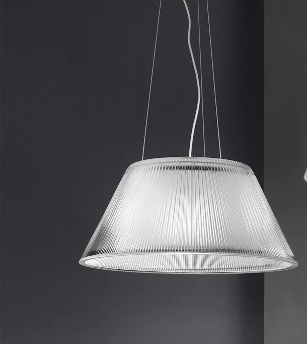 Flos Romeo Moon Suspension 2 Lampada sospesa 50 cm a luce accesa in ambiente, design e diffusione della luce
