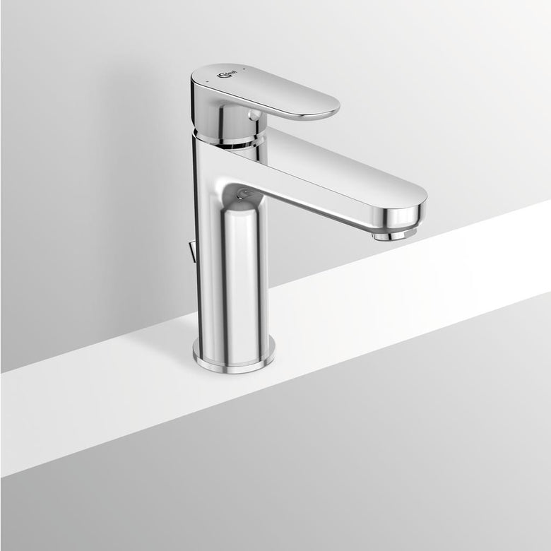 Ideal Standard Cerafine set miscelatori Lavabo Bidet Vasca ambientato in box doccia con pareti in vetro