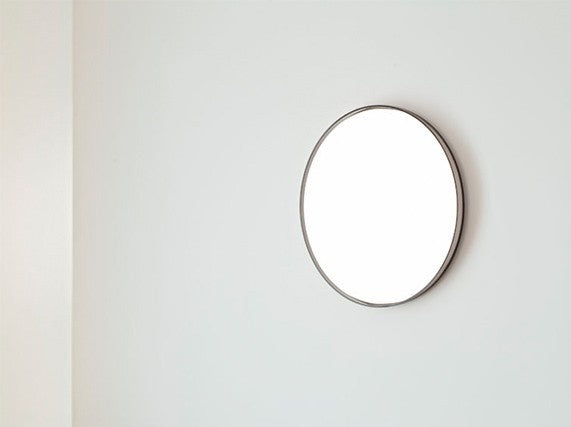 Flos Clara Lampada a parete e soffitto 60 cm cornice fume accesa in ambiente, design e diffusione della luce