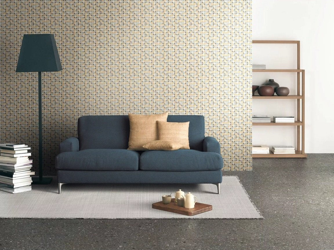 Pavimento rivestimento 60x60 comfort effetto marmo 9mm V3 Caffe posata in ambiente arredato, dettaglio della venatura