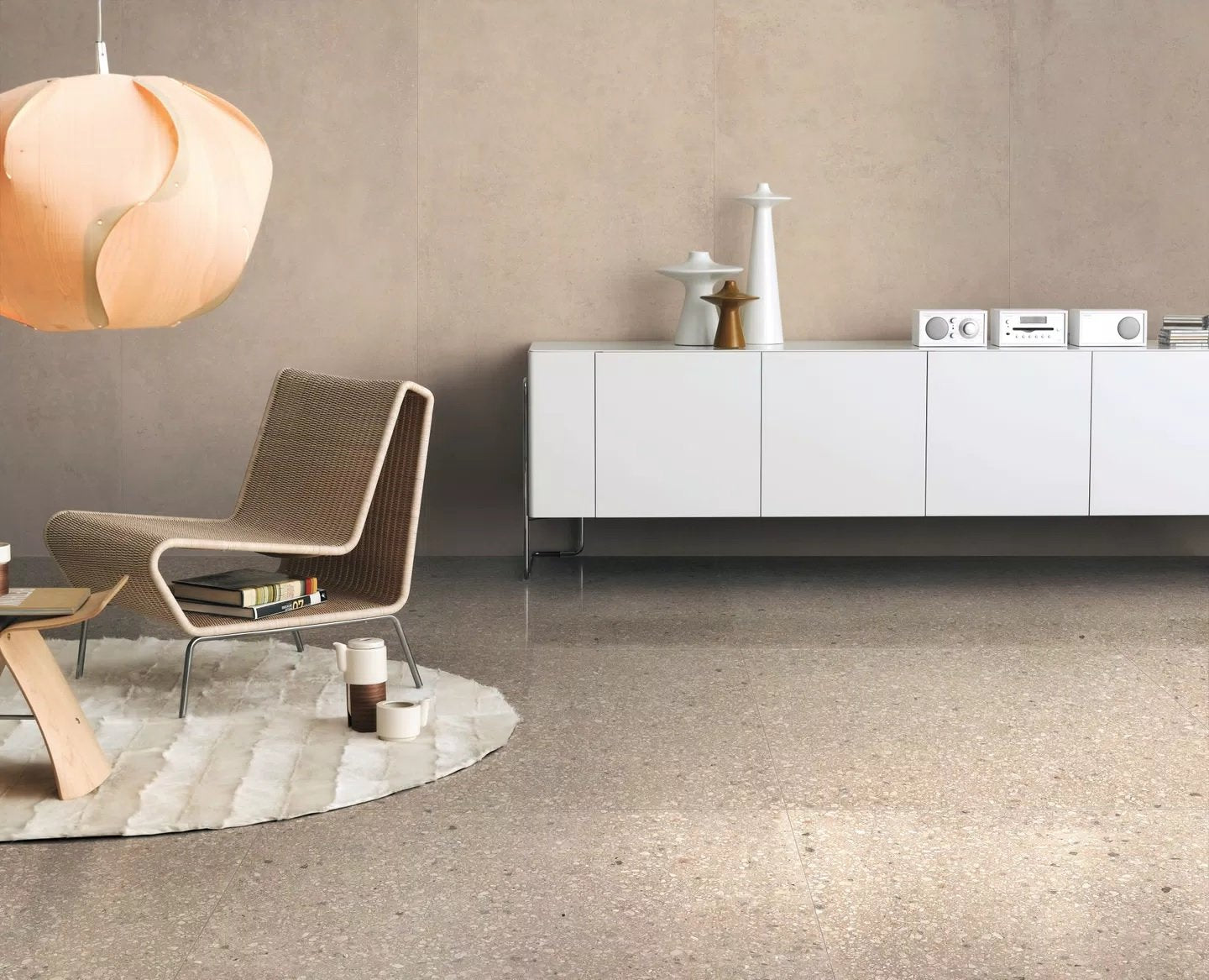 Pavimento rivestimento 60x120 effetto marmo comfort 6mm V3 posata in ambiente arredato, dettaglio della venatura