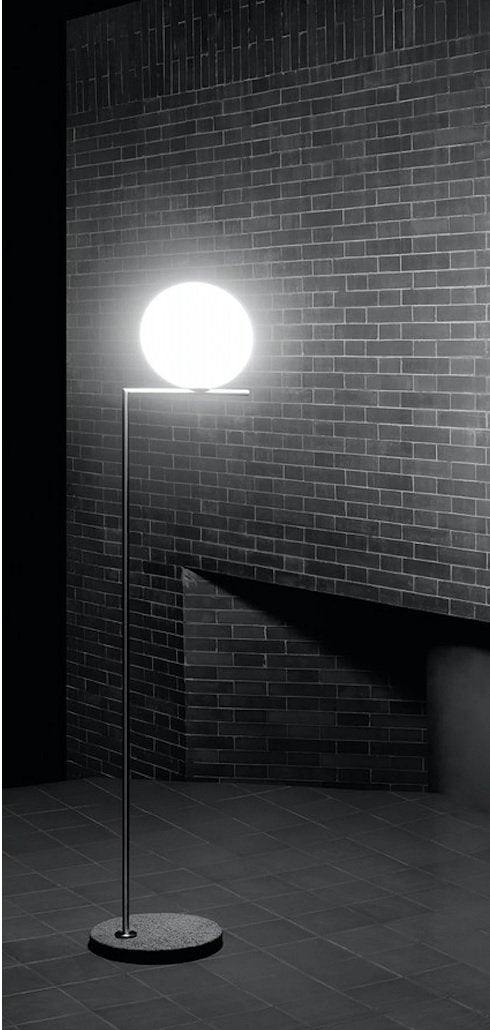 Flos IC Lights Floor 2 Lampada a pavimento cromo spenta, dettaglio del corpo lampada e dei materiali