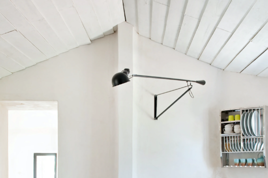 Flos 265 Lampada da parete 85 cm orientabile in acciaio nero Nera, vista posteriore con attacco elettrico