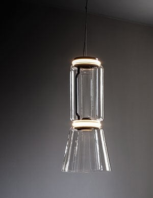 Flos Noctambule Suspension 1 Lampada sospesa Low Cylinder Nero in opaco accesa in ambiente, design e diffusione della luce