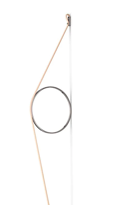Flos Wirering Lampada da parete cavo rosa e Anello Nero Rosanero in alluminio accesa in ambiente, design e diffusione...