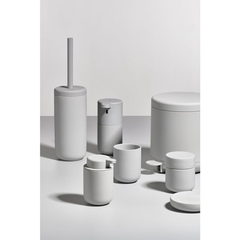 Dispenser sapone da appoggio 0,25 l in gres e abs soft, dettaglio ravvicinato del materiale e dell'aggancio