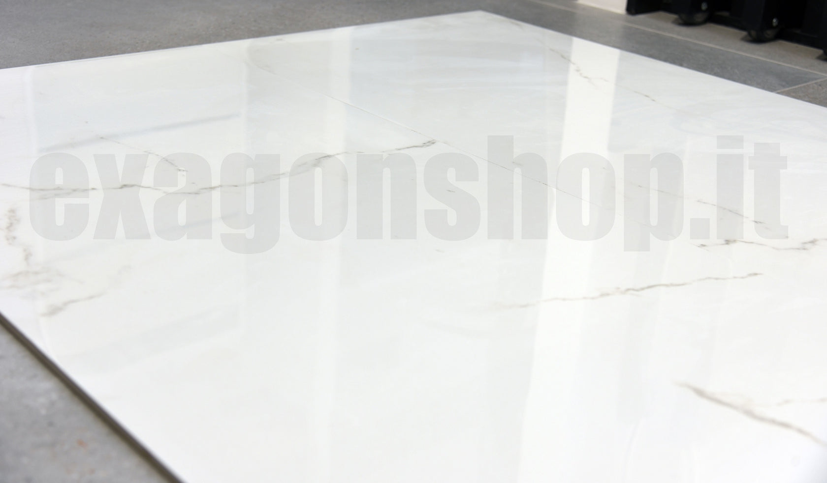 La Fenice Marble 80x80 Pavimento Rivestimento Rettificato 00 BIANCO, superficie e texture ravvicinata del gres - La...