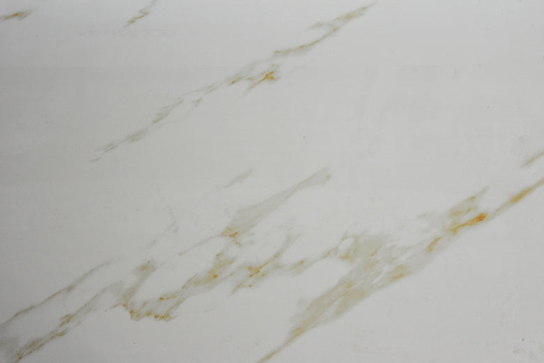 La Fenice Calacatta rivestimento 60x120 per interni prima posata in ambiente arredato, dettaglio della venatura - La...