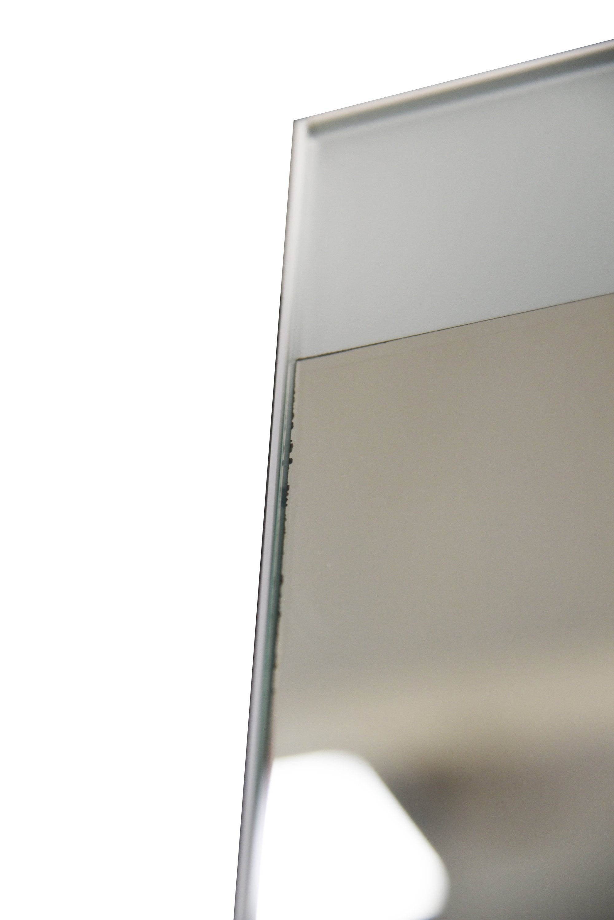 Duravit specchio 70x80 led con interruttore a sensore accesa in ambiente, design e diffusione della luce