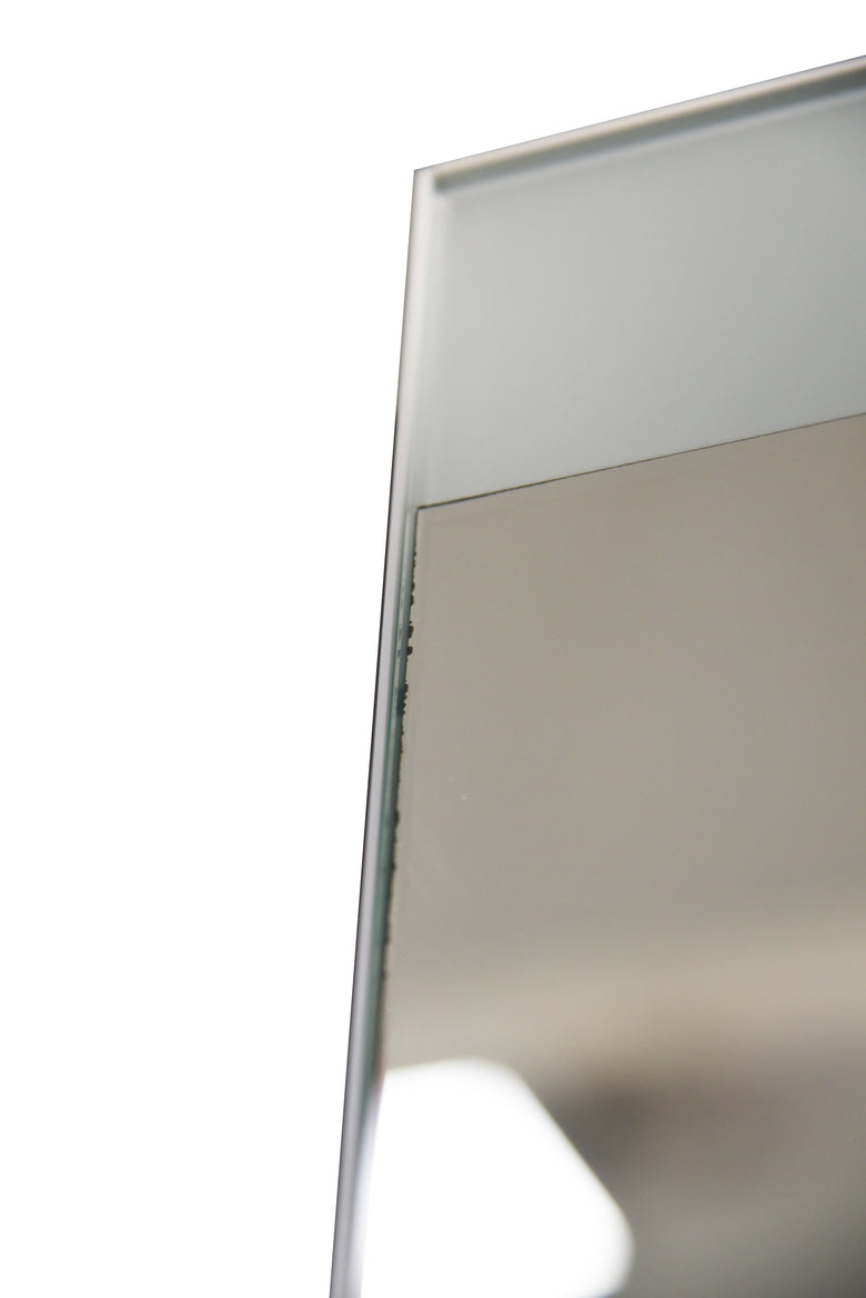 Duravit specchio 70x80 led con interruttore a sensore accesa in ambiente, design e diffusione della luce