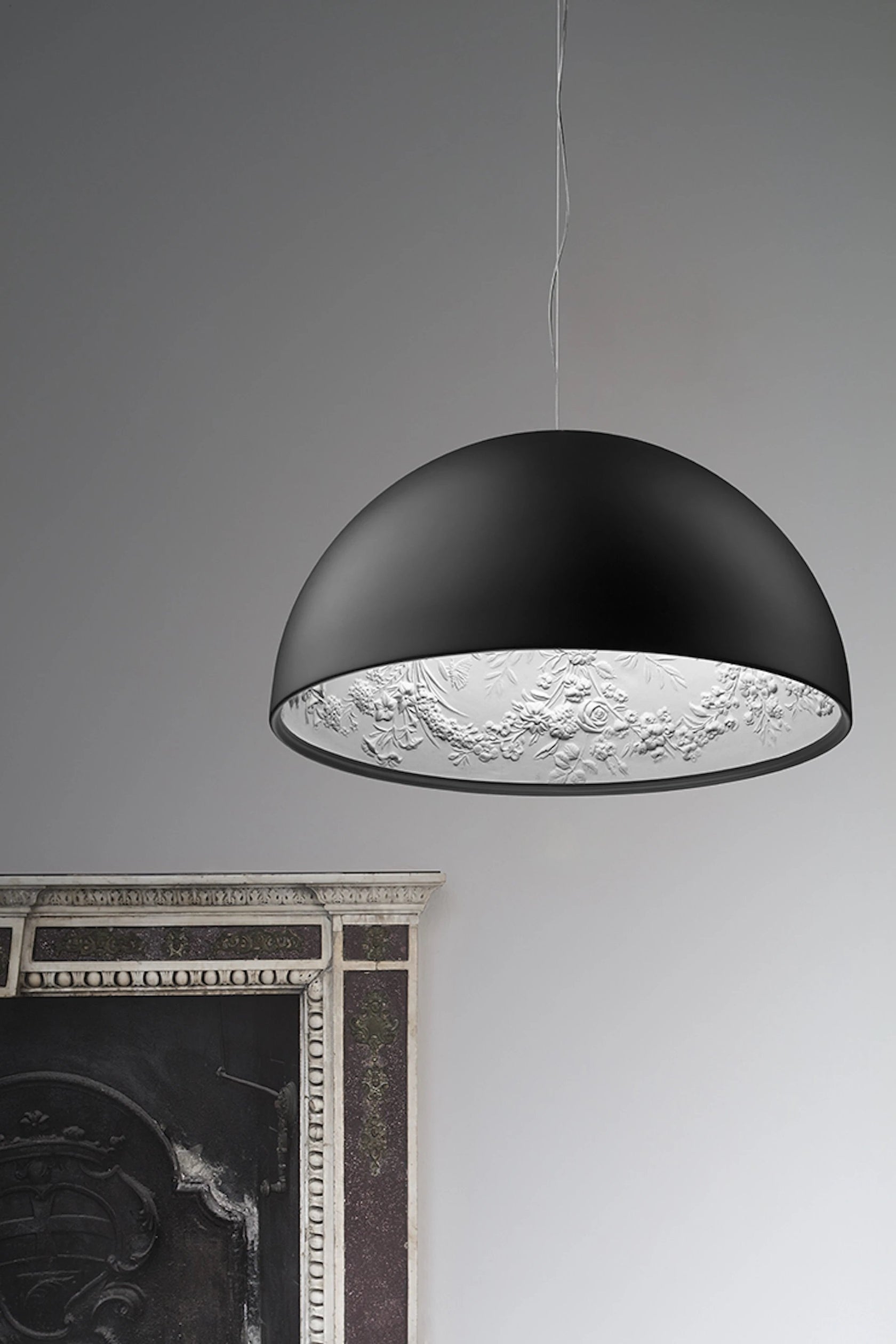 Flos Skygarden 2 Lampada 90 cm sospesa Nero Opaco accesa in ambiente, design e diffusione della luce