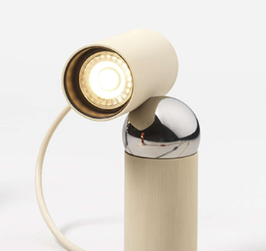Flos Bilboquet linen lampada da tavolo direzionabile a bulbo Beige, vista posteriore con attacco elettrico