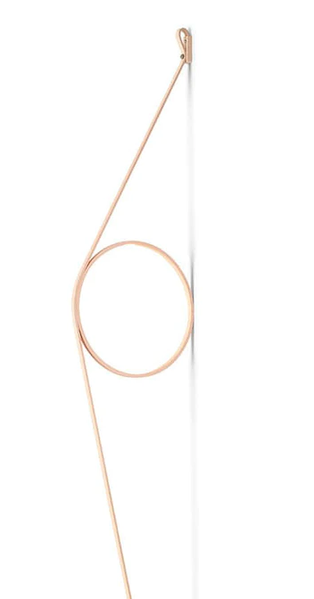 Flos Wirering Lampada da parete con dimmer cavo e anello in alluminio accesa in ambiente, design e diffusione della luce