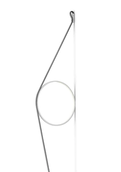Flos Wirering Lampada a parete 208 cm cavo Grigio e Anello Grigiobianco in alluminio accesa in ambiente, design e...