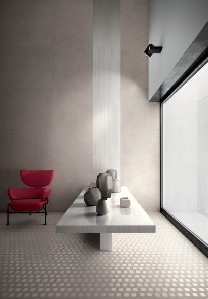 Pavimento Rivestimento 90x90 Cm Effetto Cemento E Marmo posata in ambiente arredato, dettaglio della venatura