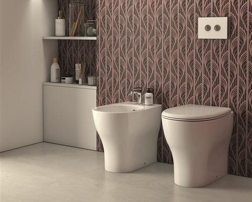 Ceramica Globo Grace Wc a pavimento con Scarico A Parete, vista frontale su sfondo bianco