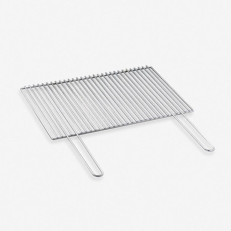 Palazzetti Easy griglia 68x40 cottura in filo acciaio in cromato accesa in soggiorno, fiamma visibile attraverso il vetro